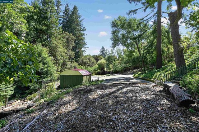 163 El Toyonal, Orinda, CA 94563