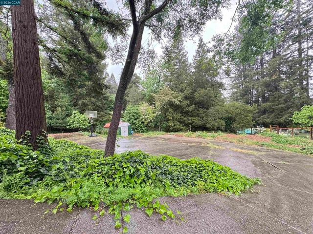 163 El Toyonal, Orinda, CA 94563