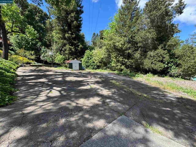 163 El Toyonal, Orinda, CA 94563