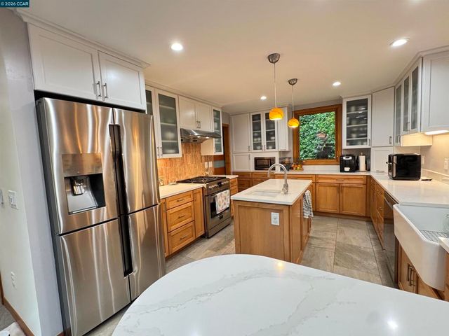 163 El Toyonal, Orinda, CA 94563