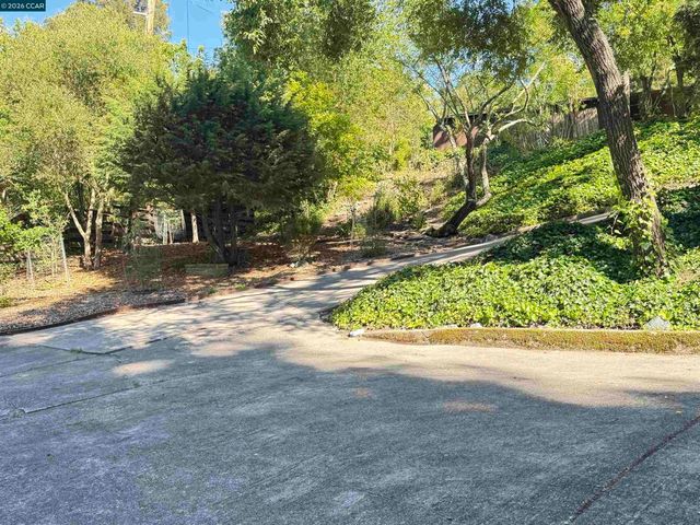 163 El Toyonal, Orinda, CA 94563