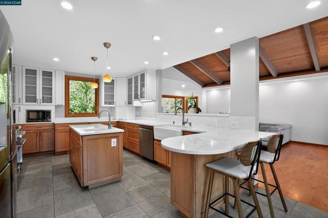 163 El Toyonal, Orinda, CA 94563