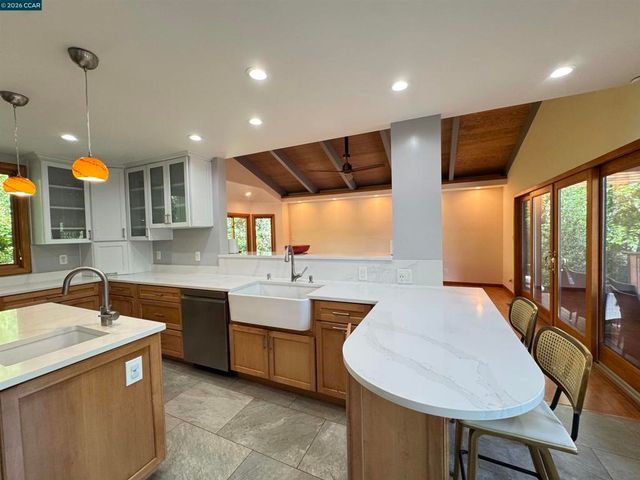 163 El Toyonal, Orinda, CA 94563