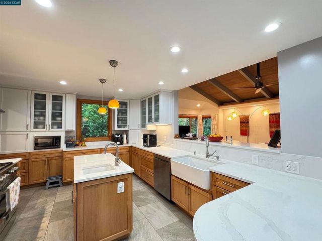 163 El Toyonal, Orinda, CA 94563