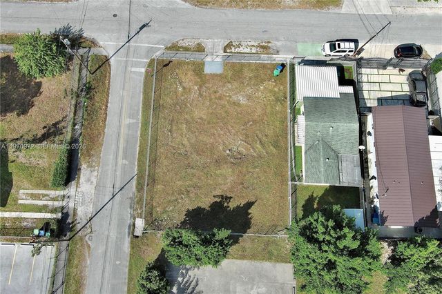 2572 NW 66th St, Miami, FL 33147