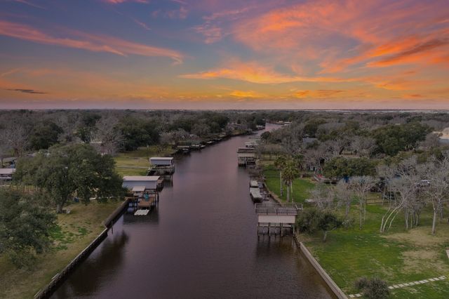 133 County Road 296, Sargent, TX 77414