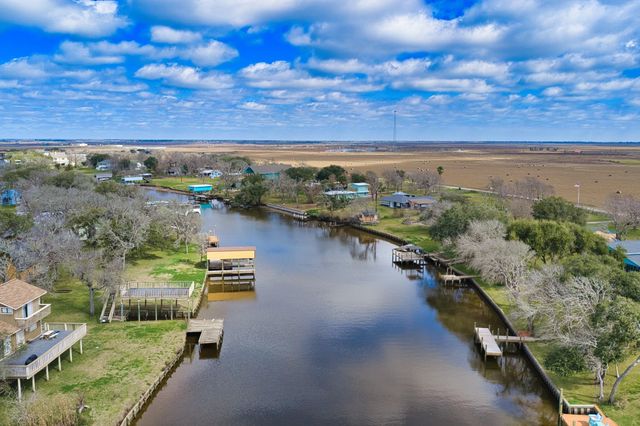 133 County Road 296, Sargent, TX 77414