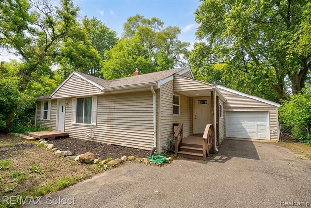 1460 Maria Street, Flint, MI 48507