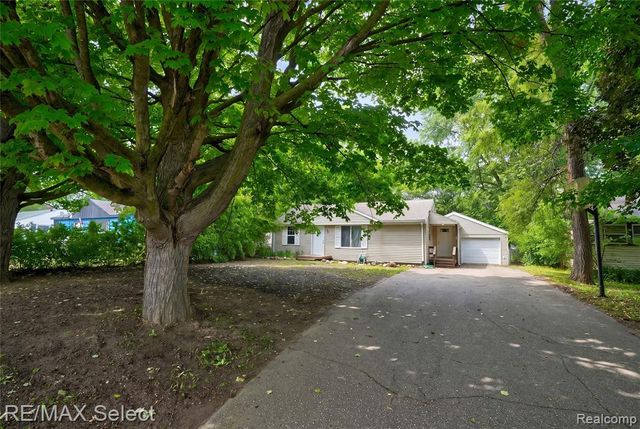 1460 Maria Street, Flint, MI 48507