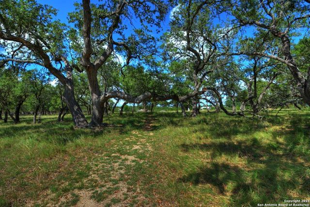 142 Four Bears Trail, Kerrville, TX 78028