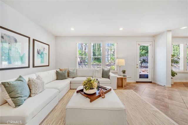 7 Bayleaf Ln, Irvine, CA 92620