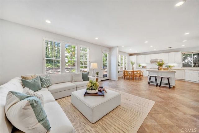 7 Bayleaf Ln, Irvine, CA 92620