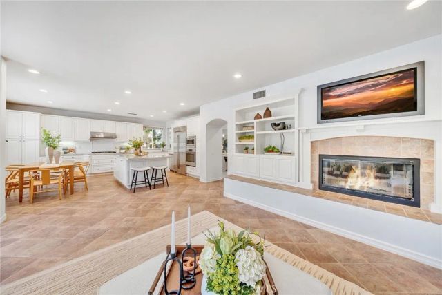 7 Bayleaf Ln, Irvine, CA 92620