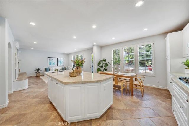 7 Bayleaf Ln, Irvine, CA 92620