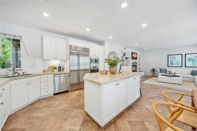 7 Bayleaf Ln, Irvine, CA 92620