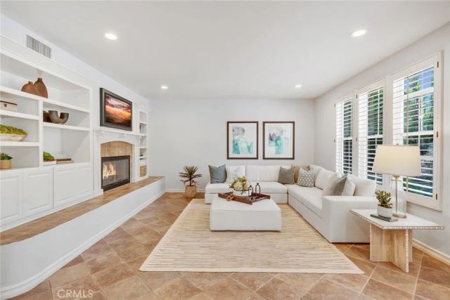 7 Bayleaf Ln, Irvine, CA 92620