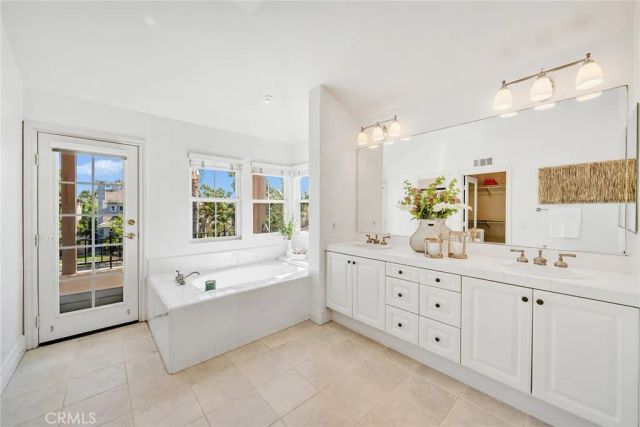 7 Bayleaf Ln, Irvine, CA 92620