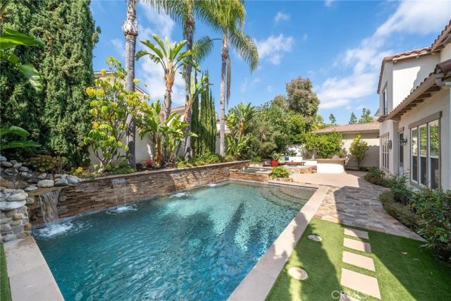 7 Bayleaf Ln, Irvine, CA 92620