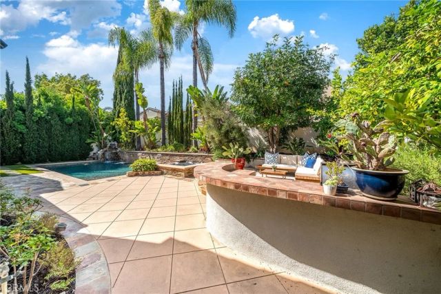 7 Bayleaf Ln, Irvine, CA 92620