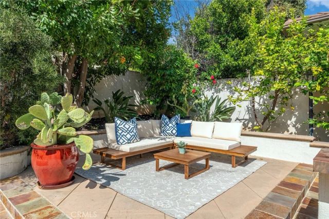 7 Bayleaf Ln, Irvine, CA 92620