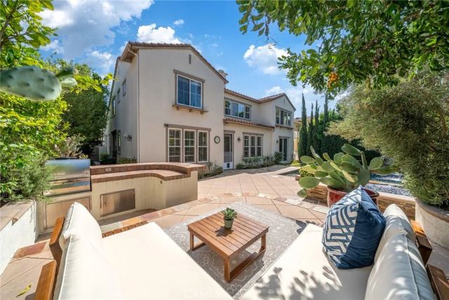 7 Bayleaf Ln, Irvine, CA 92620
