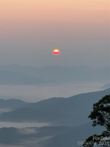 188 Bear Track Trail, Maggie Valley, NC 28751