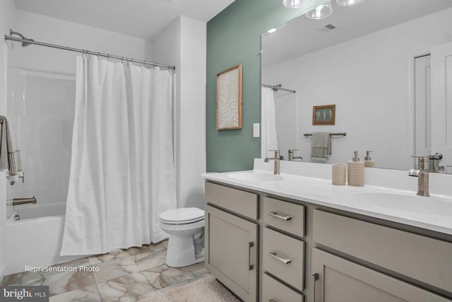 2040 N FALL HARVEST DR #059, Mechanicsburg, PA 17055