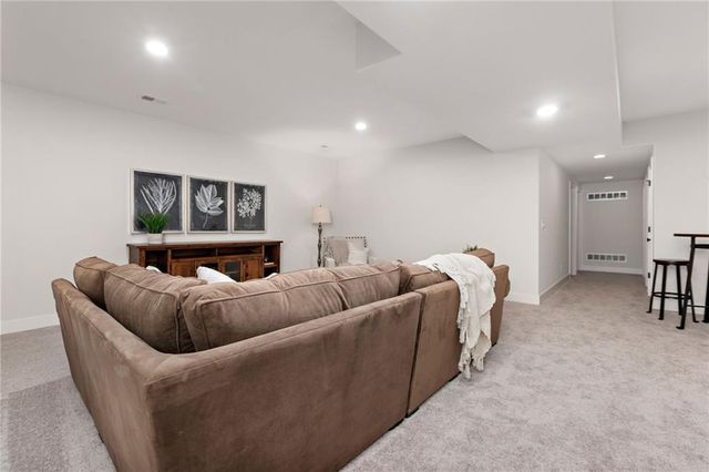 22007 W 177th Terrace, Olathe, KS 66062