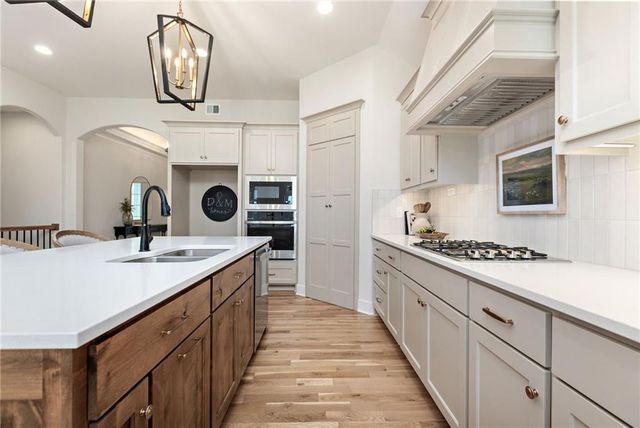 22007 W 177th Terrace, Olathe, KS 66062