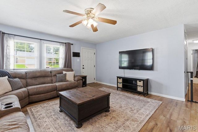 127 E Marseille Drive, St Louis, MO 63129