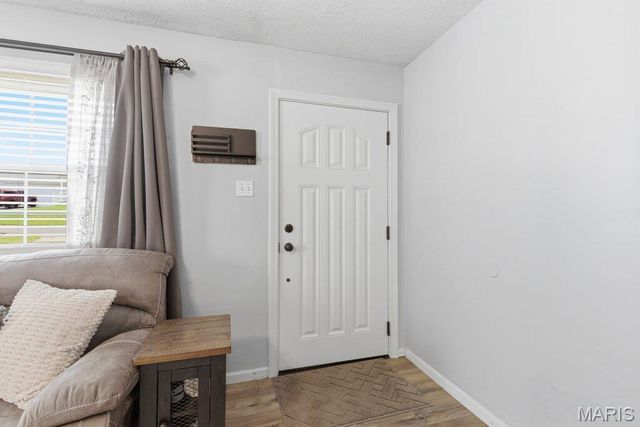 127 E Marseille Drive, St Louis, MO 63129