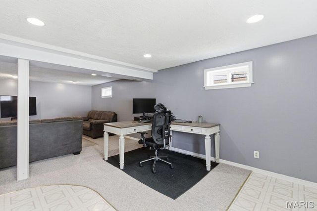 127 E Marseille Drive, St Louis, MO 63129