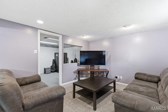 127 E Marseille Drive, St Louis, MO 63129