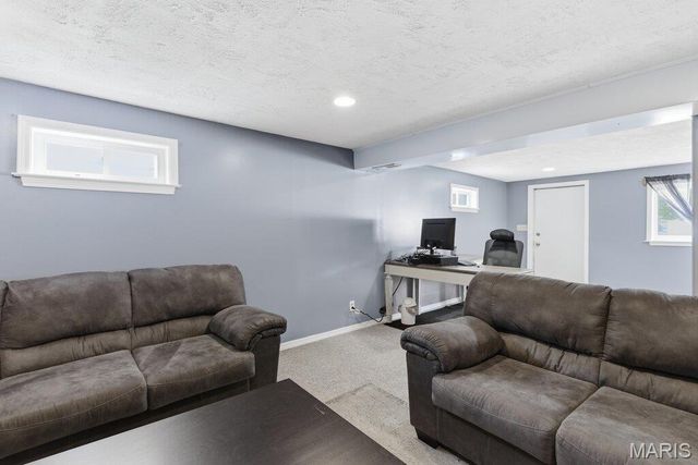 127 E Marseille Drive, St Louis, MO 63129