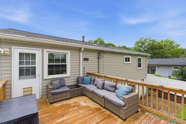 127 E Marseille Drive, St Louis, MO 63129