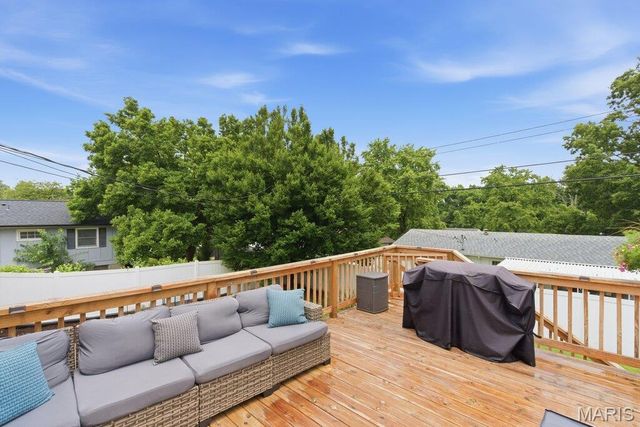 127 E Marseille Drive, St Louis, MO 63129