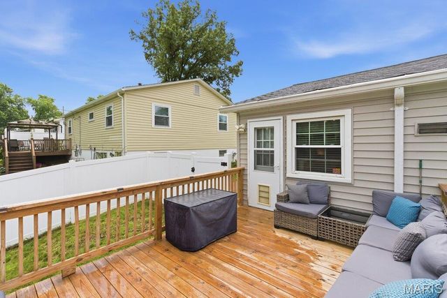 127 E Marseille Drive, St Louis, MO 63129