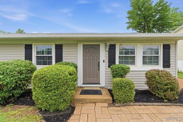 127 E Marseille Drive, St Louis, MO 63129