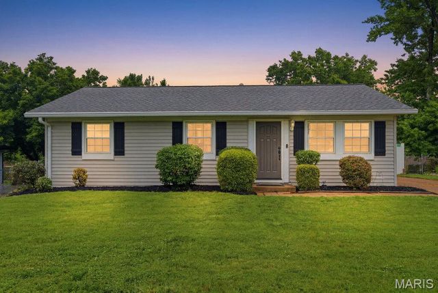 127 E Marseille Drive, St Louis, MO 63129