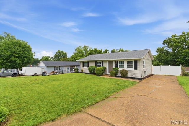 127 E Marseille Drive, St Louis, MO 63129