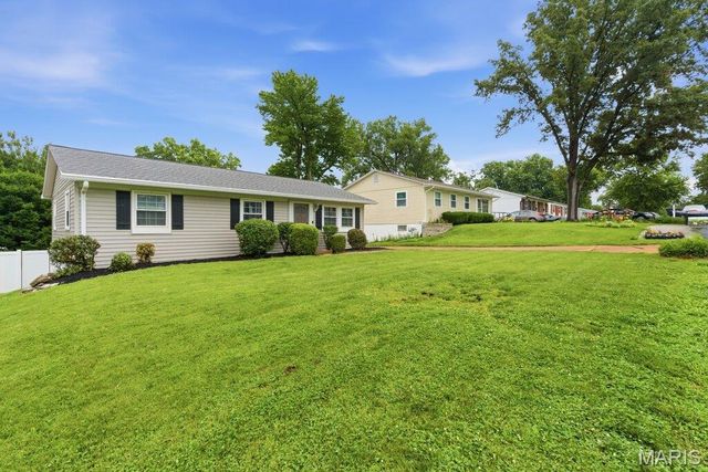 127 E Marseille Drive, St Louis, MO 63129