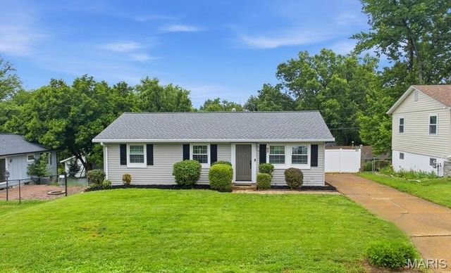 127 E Marseille Drive, St Louis, MO 63129
