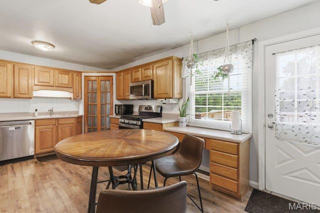 127 E Marseille Drive, St Louis, MO 63129