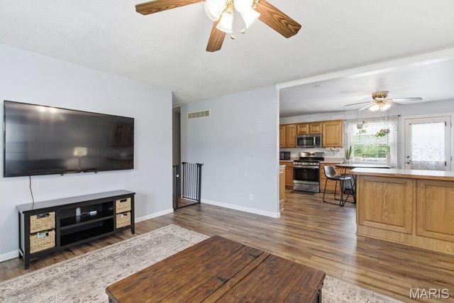 127 E Marseille Drive, St Louis, MO 63129