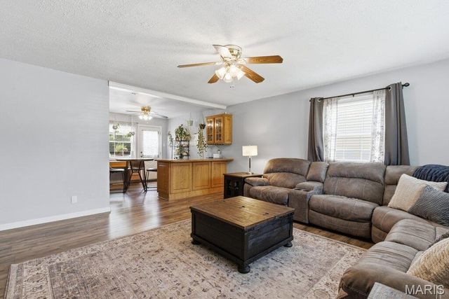 127 E Marseille Drive, St Louis, MO 63129