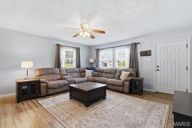 127 E Marseille Drive, St Louis, MO 63129