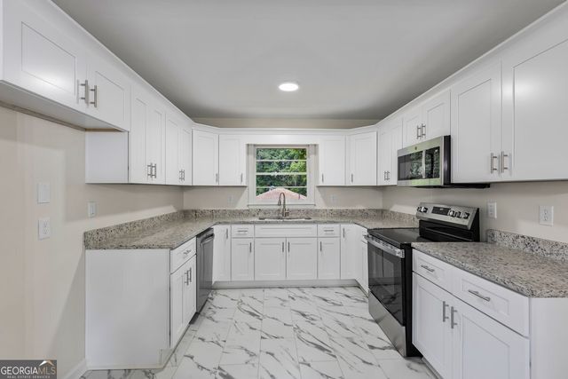 1124 Ponderosa Park Drive, Forest Park, GA 30297