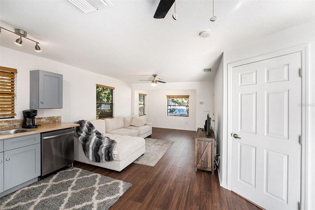 2852 59TH AVENUE N, St Petersburg, FL 33714