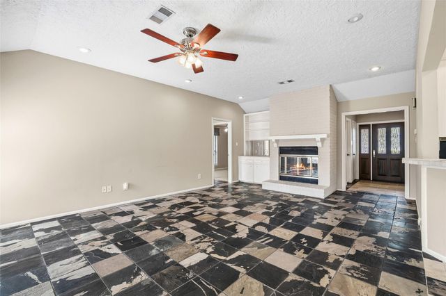 112 Quiet Wind Drive, Conroe, TX 77356