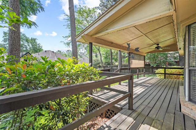 112 Quiet Wind Drive, Conroe, TX 77356